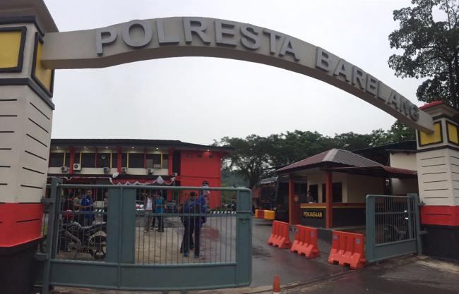 Diduga Menyerang Polres Barelang, Dua Pria Bersenjata Tajam Ditangkap