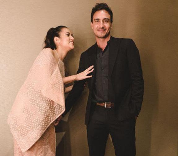Raisa Unggah Foto Mesra, Warganet Fokus Tangan Hamish  