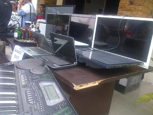 Barang Bukti yang Disita dari Dua Perampok: TV, Laptop hingga Batu Akik
