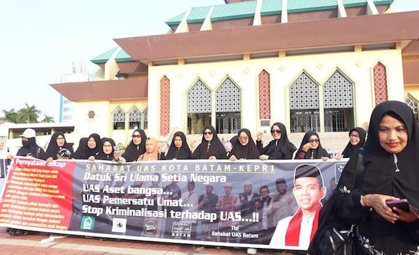 Massa Bela Ustad Abdul Somad Gelar Aksi di Batam Center