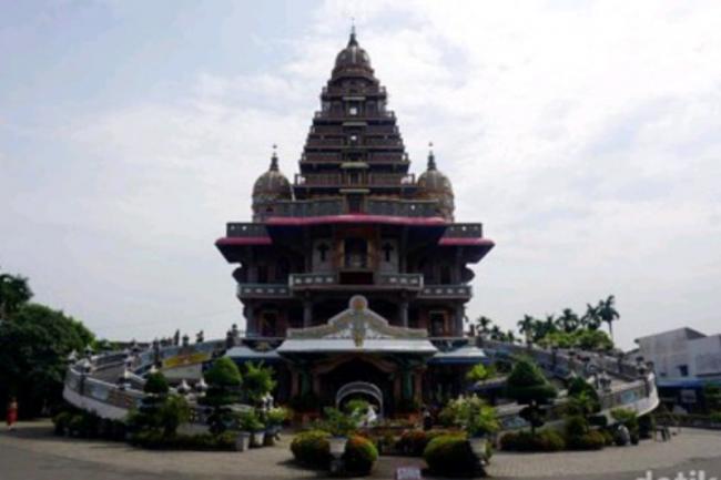 Unik! Ada Gereja Berbentuk Kuil Hindu di Medan