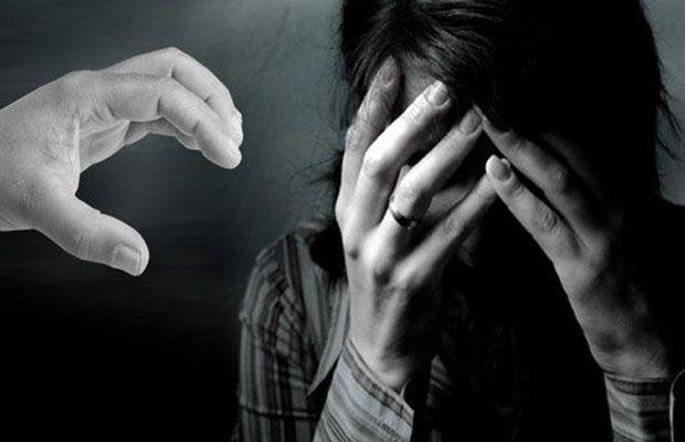 Tak Sengaja Baca Chat Anaknya, Wanita Ini Syok dan Lapor Polisi