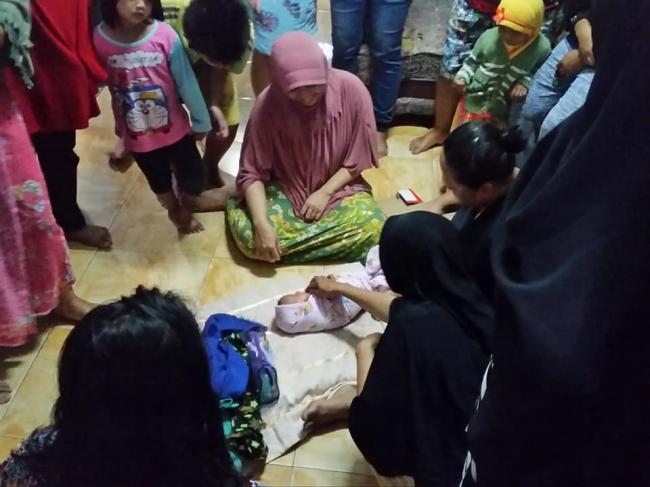 Bayi Perempuan Ditemukan di Dalam Koper Berisi Uang di Batuaji