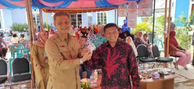 Cukup ke Kantor Lurah, Ratusan Warga Tanjunguban Selatan Antre Urus e-KTP