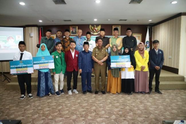 Isdianto Serahkan Bantuan Baznas