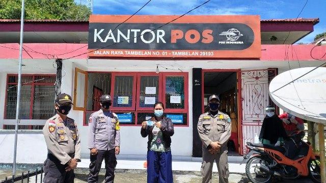 Warga Tambelan Terima Bansos, Kapolsek: Baru 5 Desa dan Kelurahan