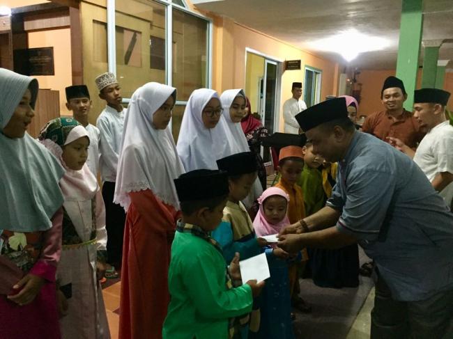 DPRD Karimun Undang Anak Yatim dan Warga Sekitar Berbuka Bersama