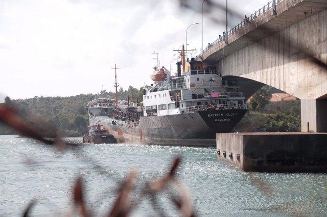 Video Eksklusif: Kapal Tanker Hanyut Hantam Jembatan II Barelang