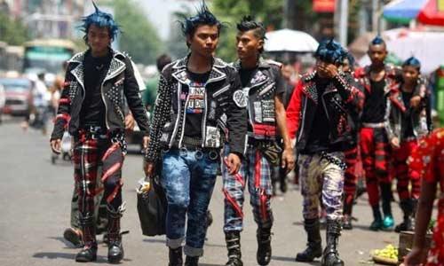 Duh, Anak Punk di Karimun Sering Mesum di Rumah Ibadah 