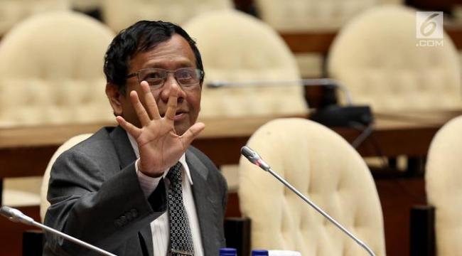 Kesal Dituding Ongkang-ongkang, Mahfud MD Serang Balik Amien Rais
