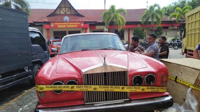 Polres Tanjungpinang Limpahkan Tangkapan Mobil Klasik ke Bea Cukai