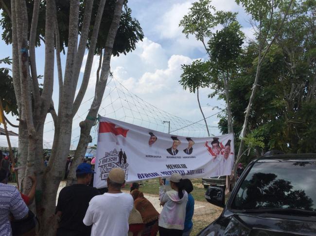 Bagi-bagi Sembako Pemko Batam Dihiasi Spanduk Caleg, ke Mana Bawaslu?