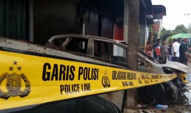Honda Jazz dan Kios Bensin Hangus, Pemilik Rugi Ratusan Juta