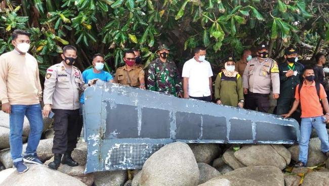 Residents Find A Piece of Airplane Wing on Lagoi Beach
