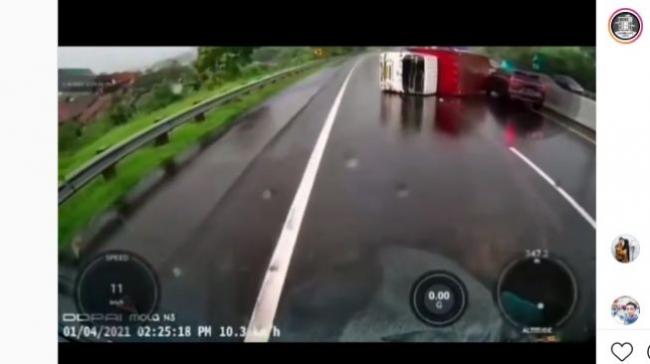 Viral Video Detik-detik Kecelakaan Mobil Milik Chacha Sherly