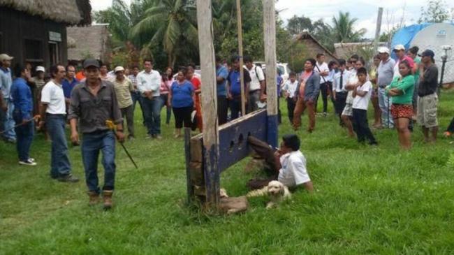 Tak Tepati Janji Kampanye, Wali Kota Dipasung Massa
