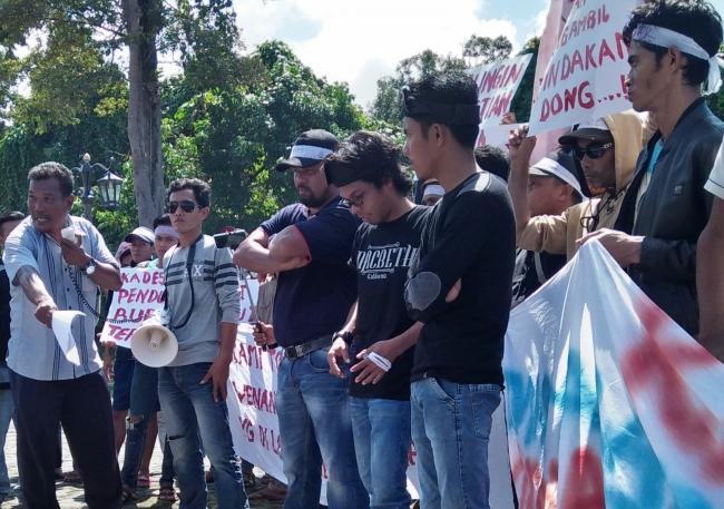 Bupati Lingga Didemo Gara-gara Pecat 4 Kades