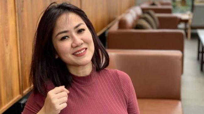 Lagi Viral, Ini 5 Potret Kece dan Seksi Ala Tante Ernie