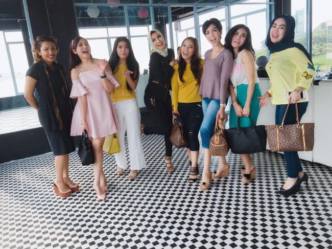 Hebohnya Test Food Para Sosialita di Cafe Nespresso Country Black Diamond Jodoh