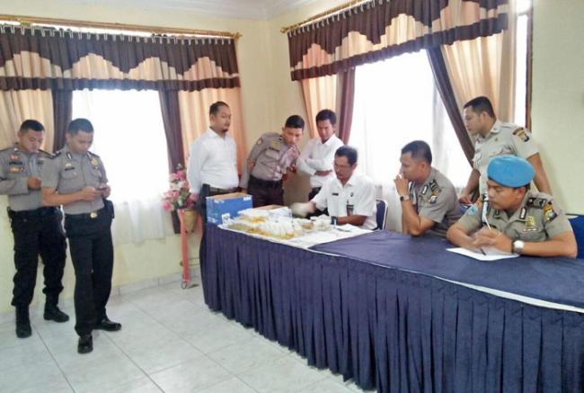 Polres Karimun-BNN Tes Urine Perwira dan Anggota
