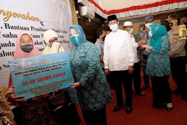 Tebar Bantuan di Karimun, Isdianto Ingin Bentuk BUMD Khusus Pertanian
