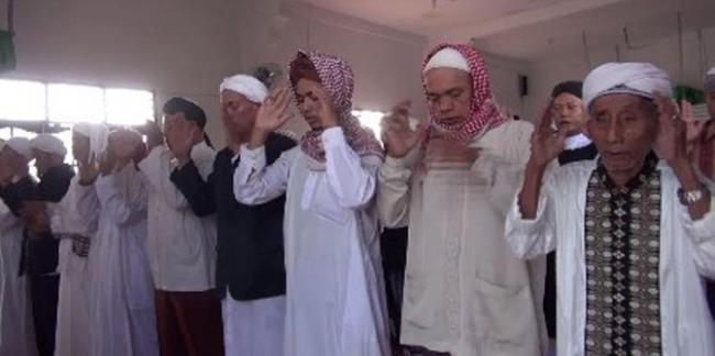 Jemaah Naqsabandiyah di Padang Mulai Puasa Hari Ini