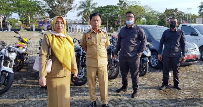 Wabup Asmar Gerah Banyak ASN Parkir Sembarangan di Kantor Bupati Meranti