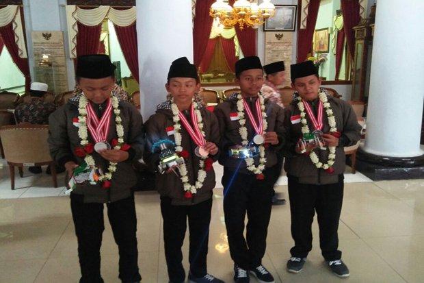 Wow, 4 Santri dari Blitar Ini Juara Kontes Robotic di Jepang