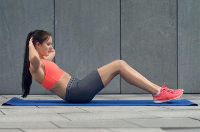 Sit-up Efektif Bakar Lemak di Perut, Mitos atau Fakta?
