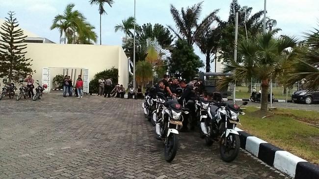 [BREAKINGNEWS] Puluhan Polisi Kawal Kedatangan Eks Gafatar di Bandara Hang Nadim
