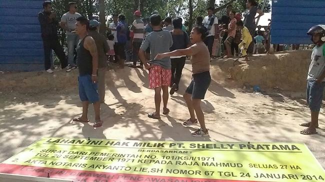 Begini Kronologi Warga Baloi Kolam Bongkar Plang Perusahaan PT Shelly