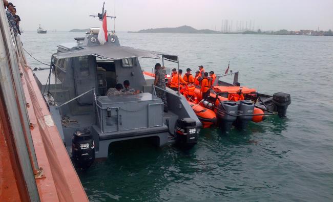 Tiga Korban Kapal Tanker Tabrakan Belum Ditemukan