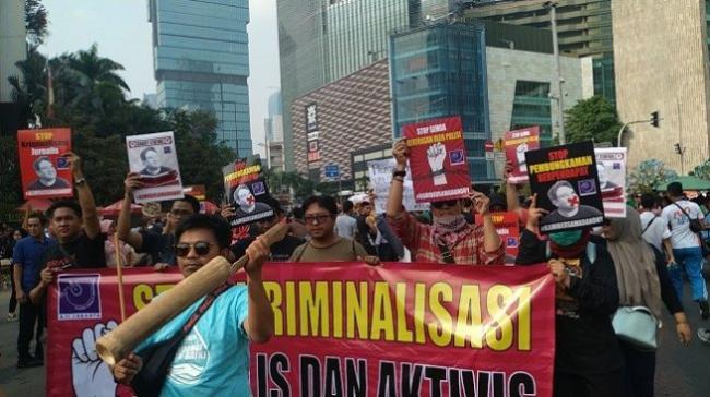 Dandhy Laksono Jadi Tersangka, AJI Jakarta Gelar Aksi Jalan Mundur di HI