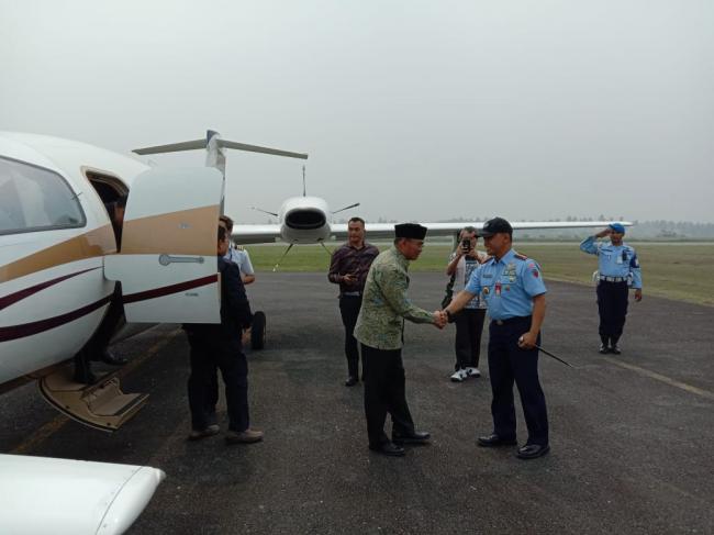 Kunjungi Natuna, Mendikbud Disambut Kabut Asap