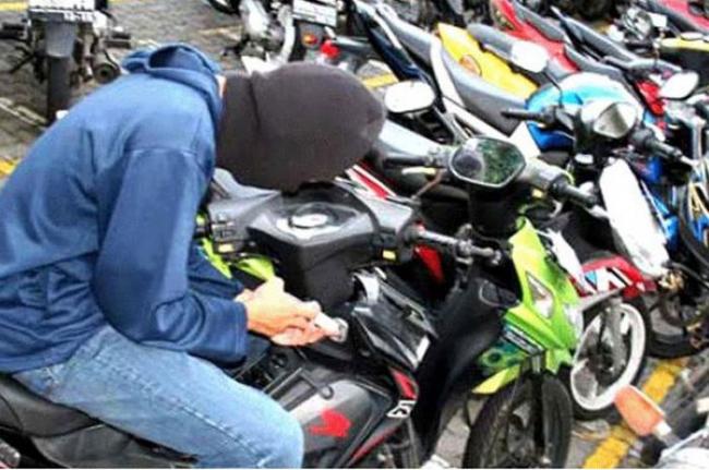 Maling Gondol Motor Wartawan di Parkiran Kantor Wali Kota Batam