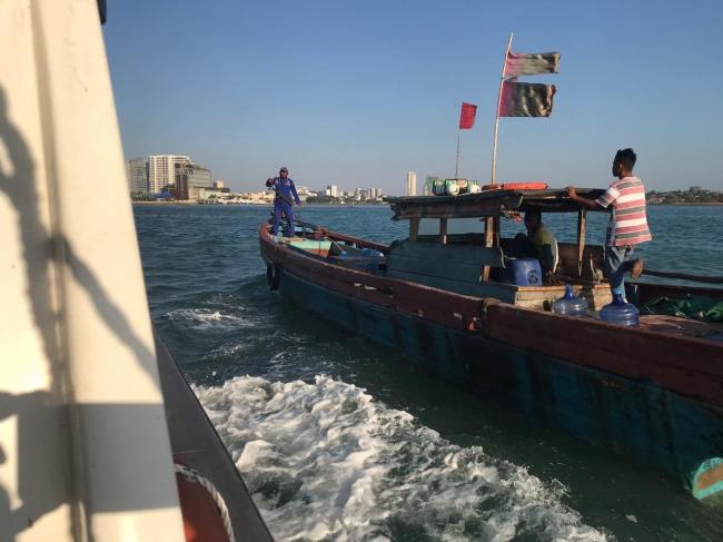 Kapal Pompong Penyelundup Rokok dan Mikol Ditangkap di Perairan Batam