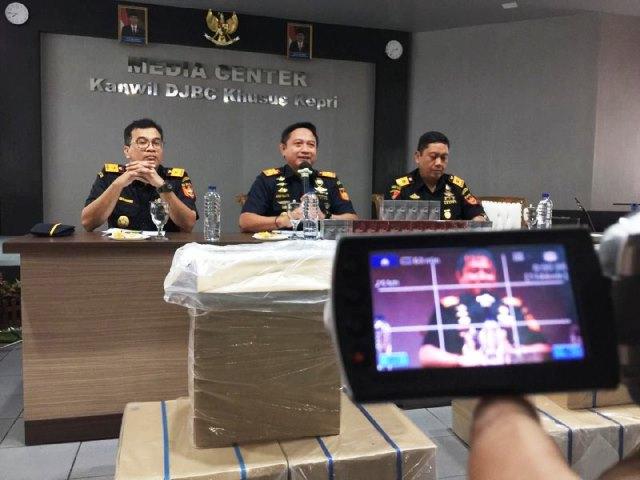 DJBC Kepri Gagalkan Penyelundupan 297 Karton Rokok Ilegal Asal Singapura