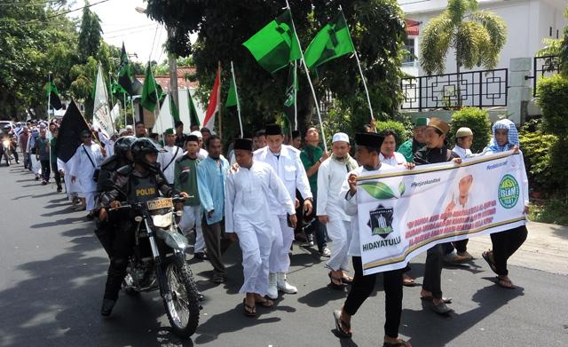 Massa Format Gelar Orasi di Depan Polres Tanjungpinang