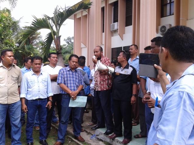 Sopir Taksi Batam Bawa Ustad Demo di Sidang Gugatan Blue Bird di PTUN 