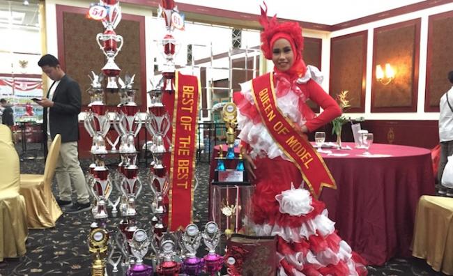 Gadis Minang Ini Borong Trofi di Ajang Top Model Batik Nusantara di Jakarta