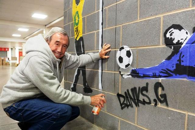 Kiper Legendaris Inggris Gordon Banks Tutup Usia