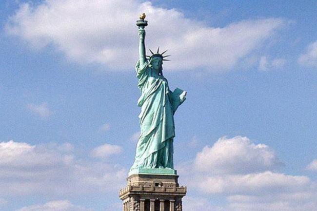 Panjat Patung Liberty, Wanita di AS Ini Divonis 18 Bulan Penjara