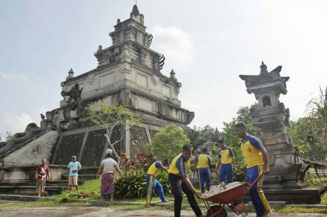 Prajurit Brimob Dikerahkan ke Tempat Ibadah