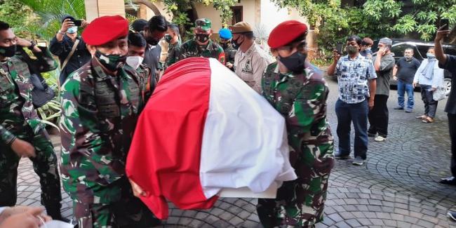 Wismoyo Arismunandar Dimakamkan Secara Militer di Astana Giribangun