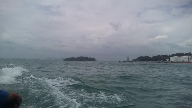 Mangarungi Punggung Laut Penawar Rindu