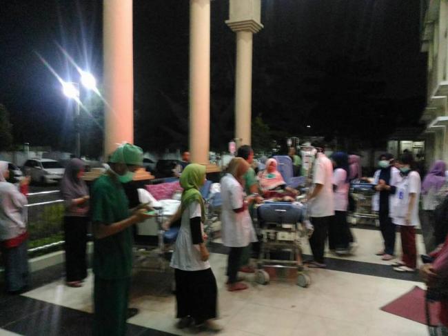 Gempa Guncang Pulau Jawa, Warga Berlarian ke Bukit