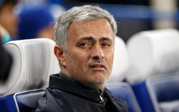 Jose Mourinho Teken Kontrak dengan MU di Lokasi Rahasia
