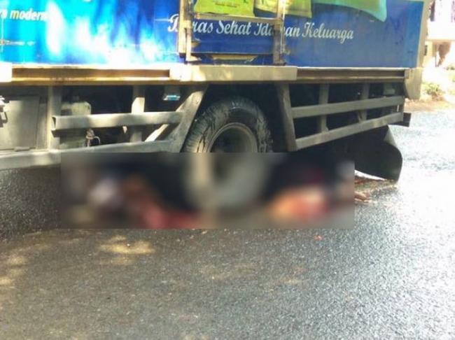 Tragis! Pasangan Suami Istri Terlindas Truk Pengangkut Beras 