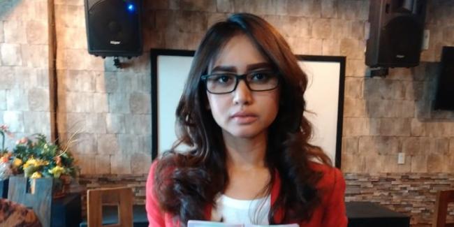 Berkunjung ke Malaysia, Wanita Cantik Ini Diperlakukan bak Penjahat