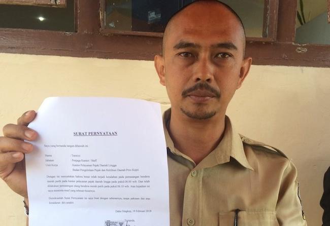 Pemasang Bendera Merah Putih Terbalik di Samsat Lingga Minta Maaf